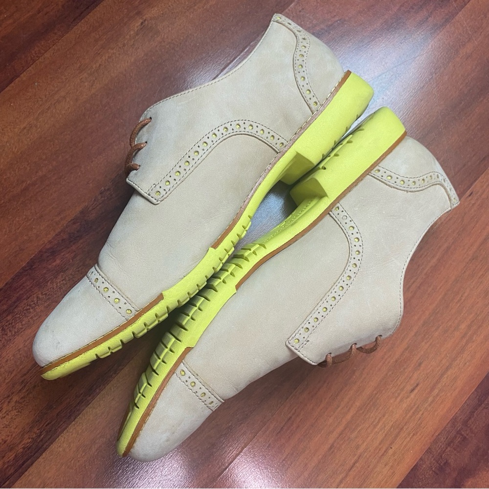 Cole Haan tan women’s 9.5b Oxford shoe
